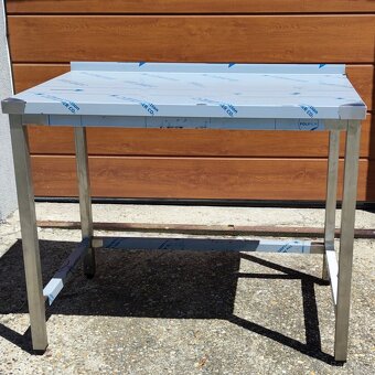 Přístěnný nerezový gastro stůl - 3