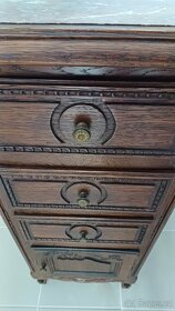 Noční stolek vyřezávaný - 3