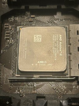 AMD deska s komponenty - 3