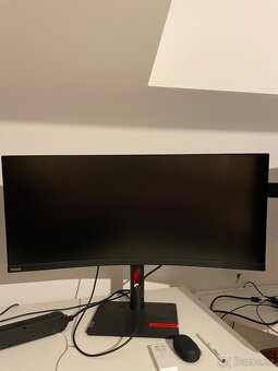 Lenovo ThinkVision T34w-30 - 3