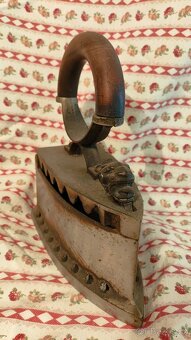 Žehlička na uhlí - 3