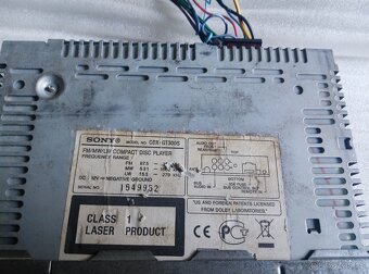 Sony CDX - GT 300S - 3