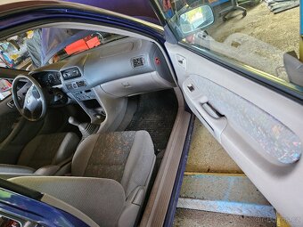 Toyota Corolla E11 HB interiér - 3