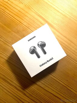 Nové sluchátka Samsung Galaxy Buds 3 Silver edition - 3