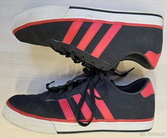 Podám boty Adidas černé. výborný stav- vel. 43/44 - 3