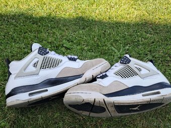 Air Jordan 4 Retro - 3