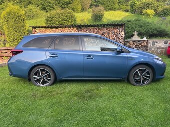 Toyota Auris 1.8 hybrid kombi - 3