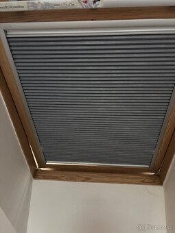 Velux dvojitě plisovaná roleta+venkovní markýza - 3