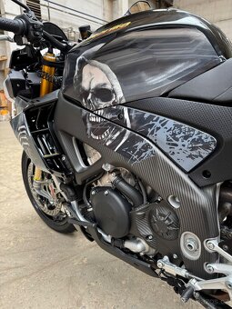 Aprilia Tuono V4 Factory - 3