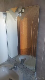 Umyvadlo s baterií a skříňkou - 3