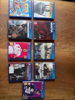 SONY PlayStation 4 - 1TB slim + 9 her + 2x joystick - 3