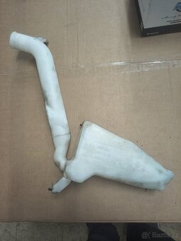 Nádobka ostřikovačů - 3