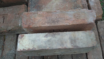 Staré očištěné pálené cihly - 3