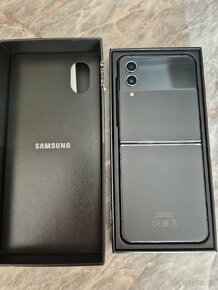 Samsung Galaxy Z Flip 4 - 3