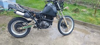 Suzuki DR 650 - 3