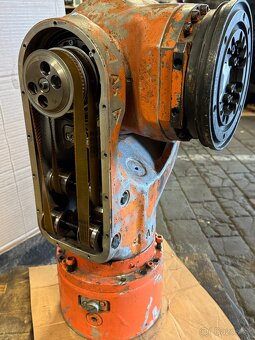 3 osé zápěstí z robota pro cnc svařovací stůl. - 3