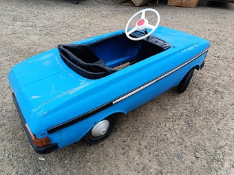 Staré šlapací auto Moskvič - 3