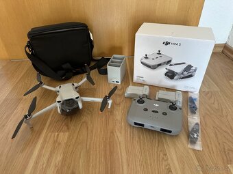 Dron DJI Mini 3 Fly More Combo šedý - 3