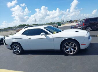 Dodge Challenger 3.6 V6 - díly - 3