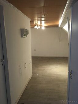Pronájem prostorného podkrovního pokoje - volný ihned - 3