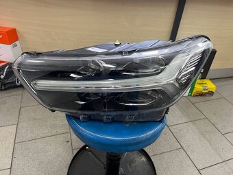 Volvo XC40 18- levá lampa MID LED 31655635 - 3