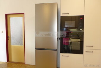 Prodej prostorného cihlového bytu 2+kk po kompletní rekonstr - 3