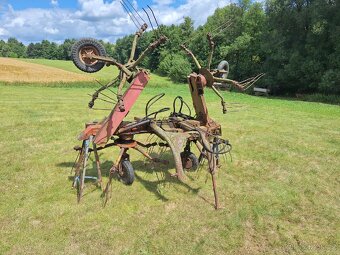 Nesený obraceč sena OZ4 - 3