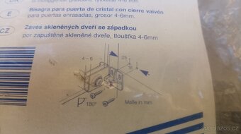 Závěs pro skleněné dveře se západkou - 3