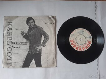 Prodám 35 ks vinylových singlů SP - 3