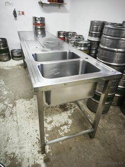 Nerezový výčepní stůl č.14 - 3