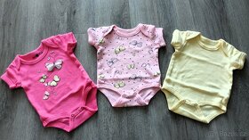 Dívčí novorozenecké oblečení 0-3 měsíce 17 kusů - 3