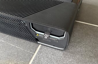 Xbox 360 (250 GB) + Kinect, ovladač, hry - 3