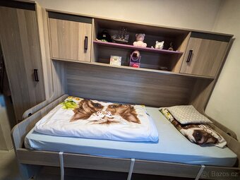 Sklápěcí postel se stolem a skříněmi - 3