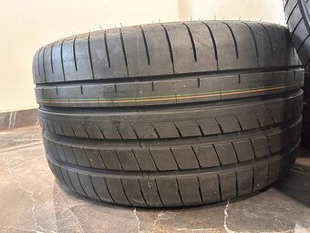 original Audi R21 E Tron GT RS 4J3601025J - 3