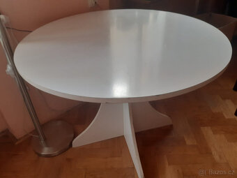 kulatý bílý stůl - 3