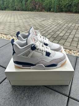Nike SB x Air Jordan 4 Retro Summit White Navy - 3