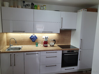 PRONÁJEM BYTU 2+KK VE ZLÍNĚ V LOUKÁCH - 3