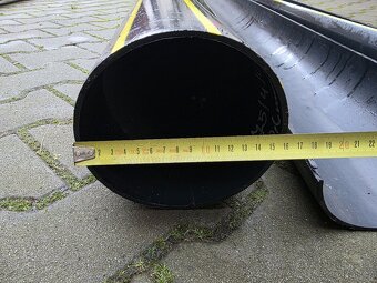 Žlaby plastové 2 ks, ochranné potrubí 1 kus - 3
