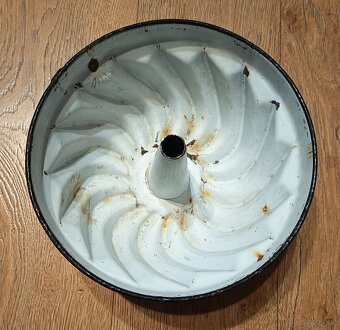 Smaltovaná forma na bábovku - 3