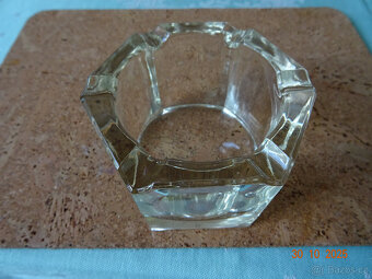 SKLENĚNÝ STARÝ POPELNÍK - 3