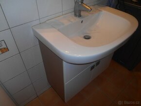 Umývadlo + skříň + baterie - 3
