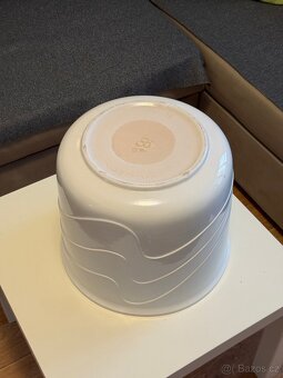 Bílý keramický obal na květináč s vlnkovým vzorem - 3