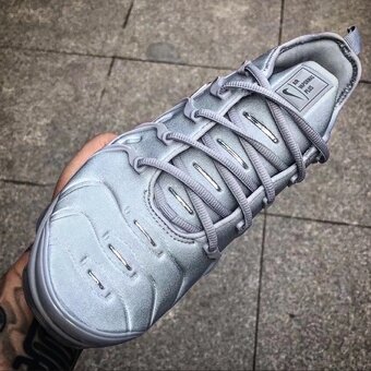 NIKE Air VaporMax PLUS 2019 "Metallic Gray" - 3