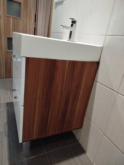 Umyvadlo se skříňkou včetně baterie - 3