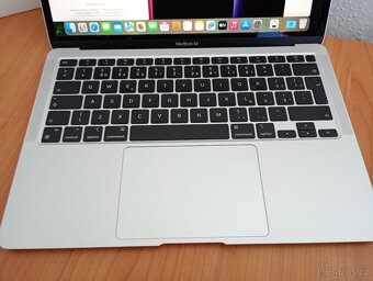 Macbook Air 13 palců M1 chip 16GB RAM 512 SSD 36 cyklů - 3