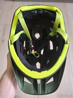 ✅ R2 cyklo prilba - 3