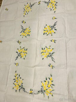 Francouzský plátěný, vyšívaný ubrus (mimóza)+ ubrousky - 3