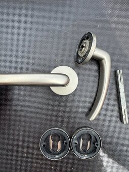 KOVANI NA DVERE Rozetové 29 ks - 3