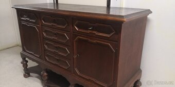 Tmavá masivní komoda - 3