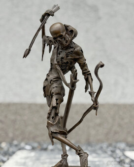 Bronzová socha Smrt kostlivec s lukem a šípy gotika fantasy - 3